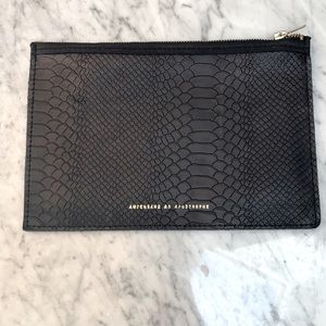 Ampersand as Apostrophe Pouch